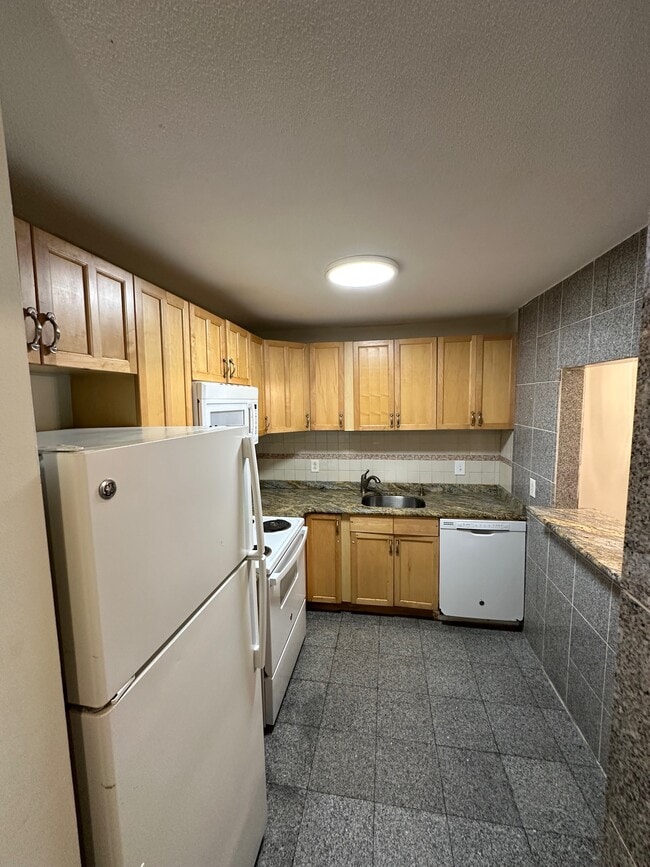 Building Photo - 11 Weld St Unit 31 Rental