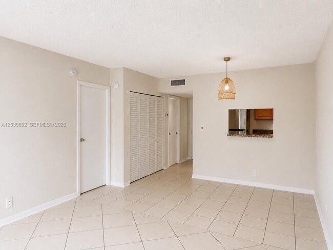 Photo - 280 S Cypress Rd Unidad 310