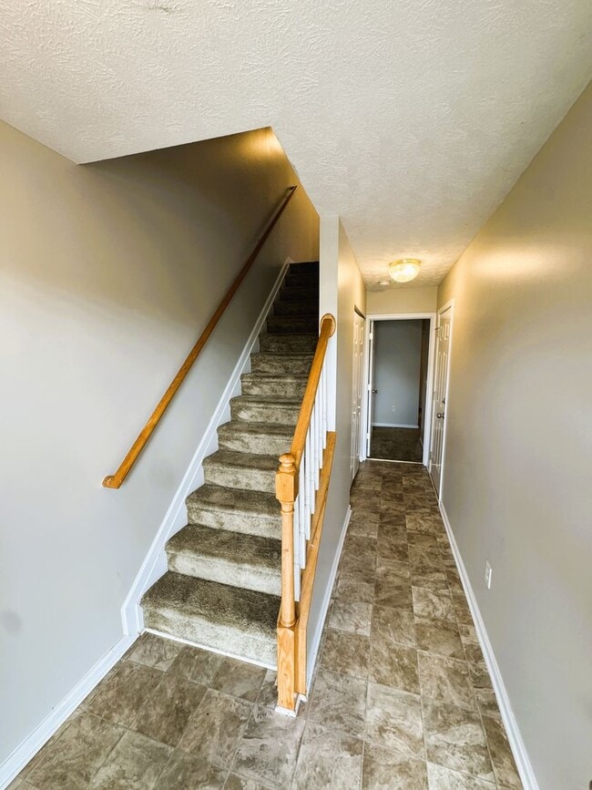 Photo - 315 Emerson Ln