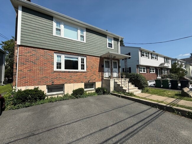 Building Photo - 30 Woodleigh Rd Unit 30