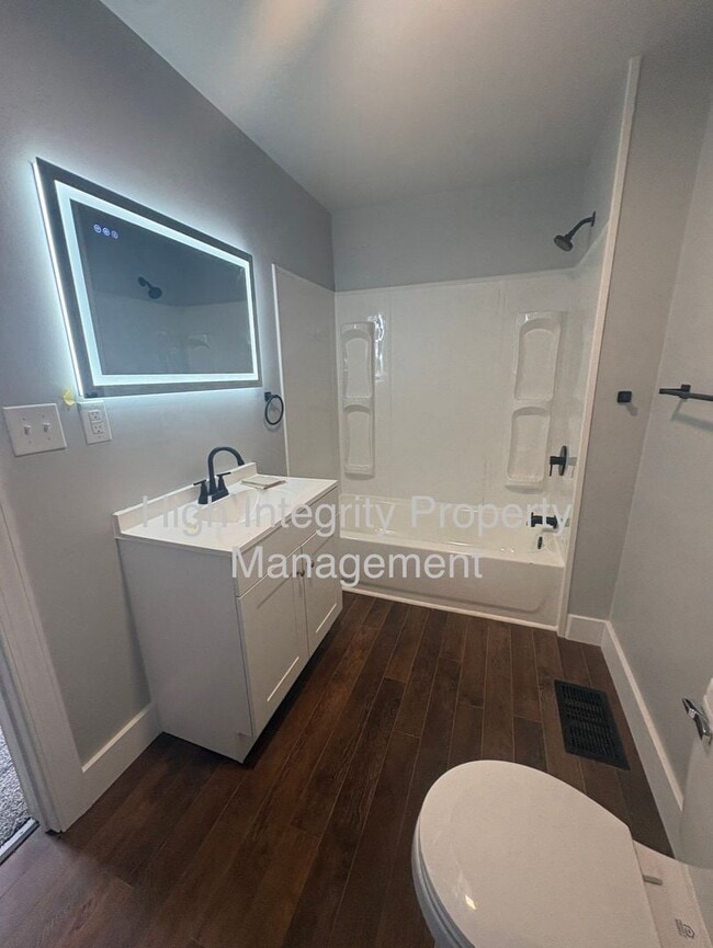 Building Photo - 353 W Water St Unit 1B
