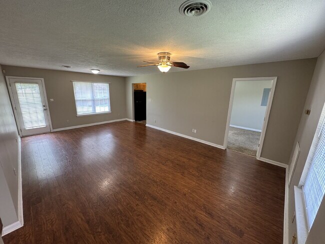 Photo - 415 Eddy St