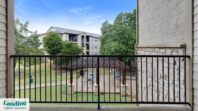 Photo - 165 Forestbrook Dr Unidad 127