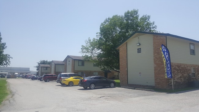 Cedar Crest Apartments - Cedar Crest Apartments