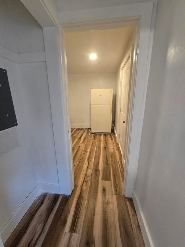 Photo - Spacious One Bedroom Duplex located near S...