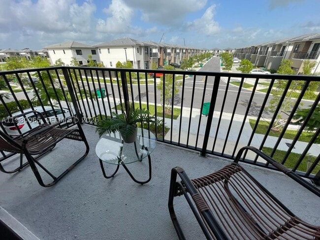 302 NW 11th Ct