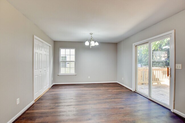 Photo - 960 Railroad Ave