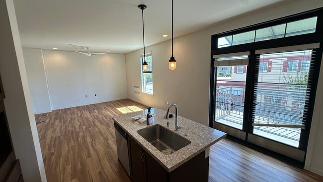 Building Photo - Walkable Sunny West End 2b 1.5ba in downtown San Rafael Unit 209