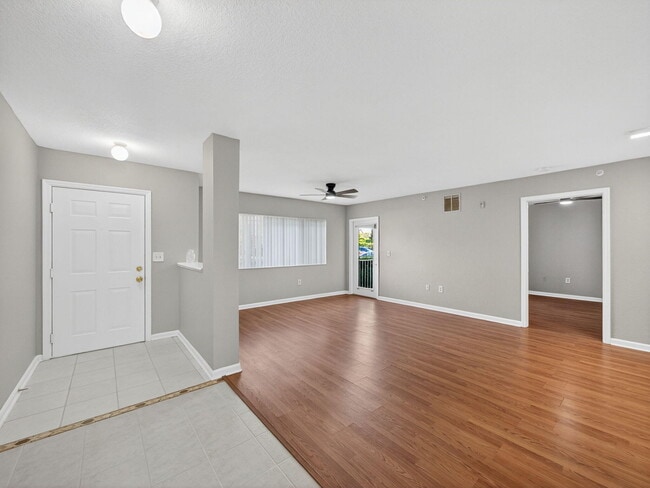 Photo - 121 SW Palm Dr Unit 107
