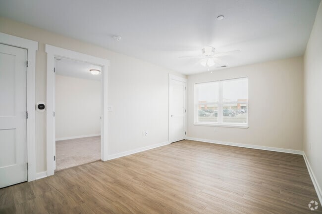 2 habitaciones, 2 baños - 833 pies cuadrados - Sala de estar - The Glen