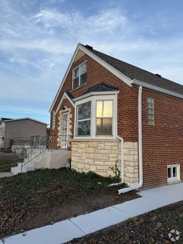 Building Photo - 2427 N Erie St Rental