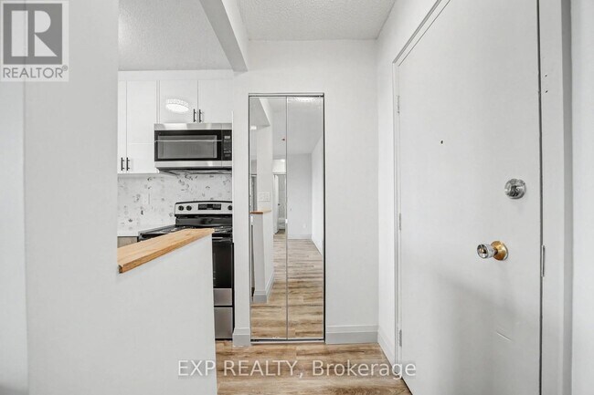 Photo - 41 Sutherland St W Unit 419