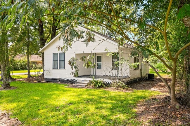 Building Photo - Charming 2 Bedroom 1 Bath In Boyce!