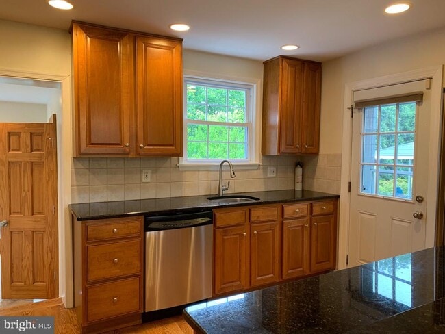 Photo - 1524 Knox Rd