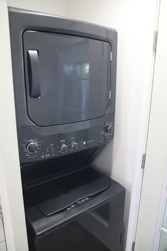 Photo - 211 N Huntington St