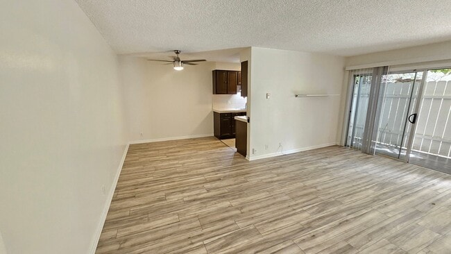 Photo - 2130 N Beachwood Dr Unit 4