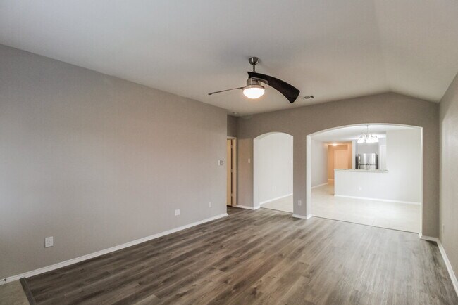 Photo - 2484 French St