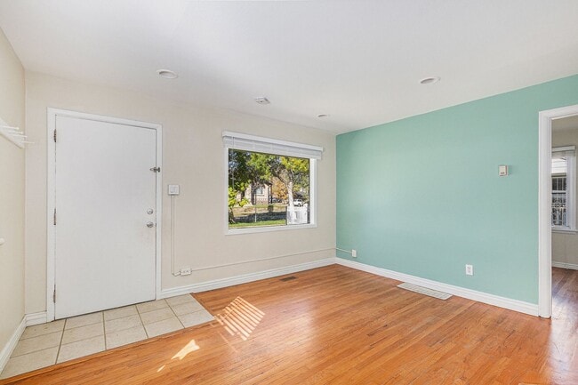 Photo - Spacious 2 bedroom with large den in the h...