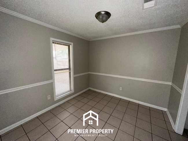 Photo - 6359 Treadway Trail