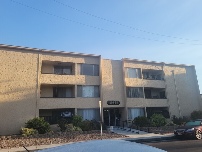 Perfect for 3 Roommates - 10855 Whipple St Unit 103 Rental