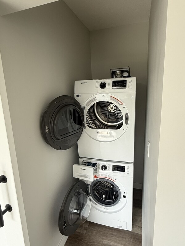 Photo - 8313-8376 76 Ave NW