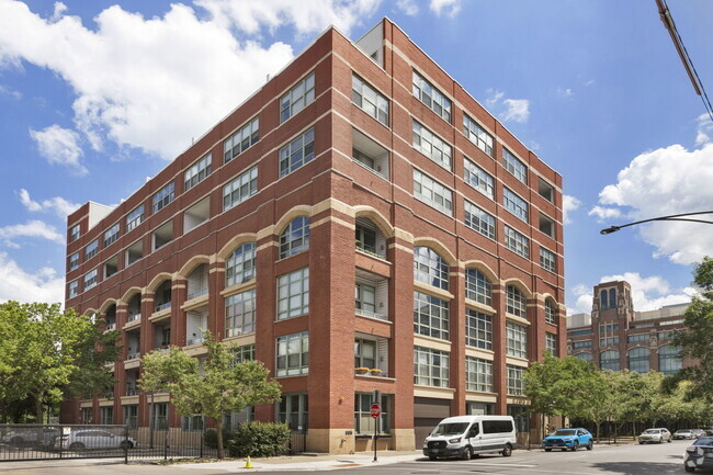 Building Photo - 2001 S Calumet Ave Unit 211 Rental
