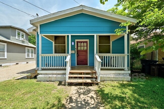 Photo - 920 E 51st St House