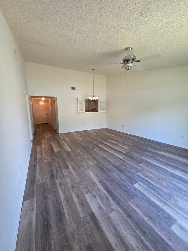 Photo - 1632 Tudor Ln