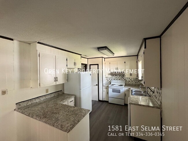 Photo - 1581 E Selma St