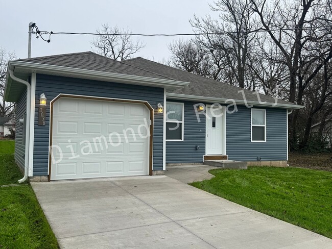 Building Photo - Brand New Build - Conveniently Located near National and Kearney