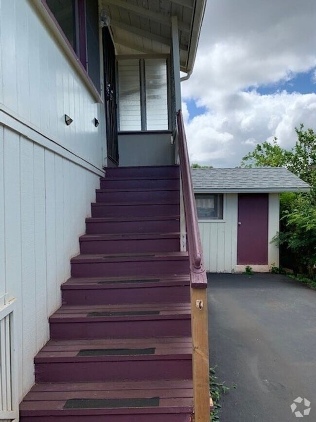 Building Photo - Alewa Heights - Upstairs Unit of Duplex Rental