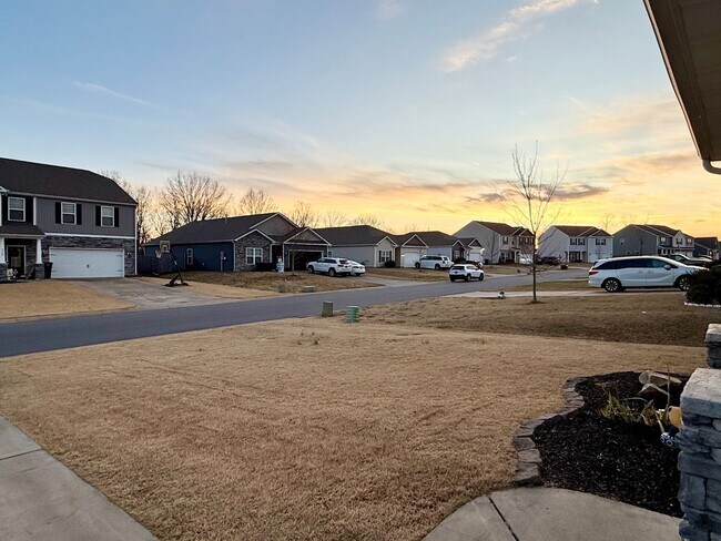 Photo - Beautiful 4 bedroom 2.5 bath home located in the Cliffs subdivision!