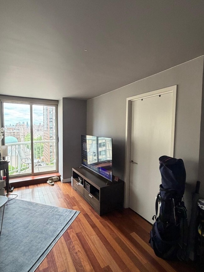 Photo - 206 E 95th St Unit 15B