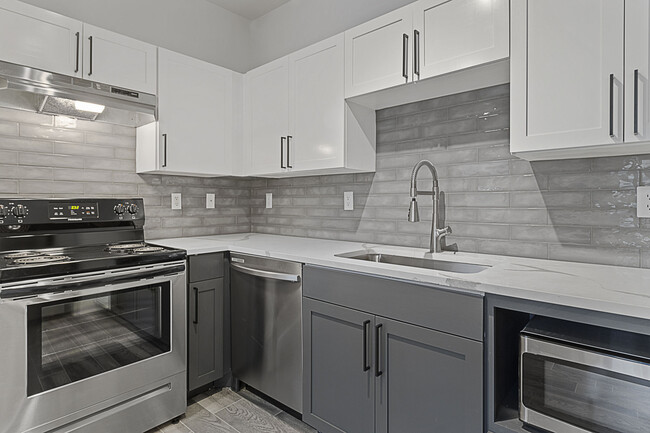 Building Photo - Sullivan Rental