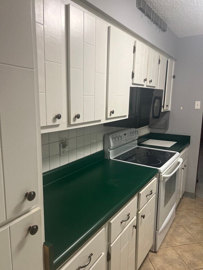 Photo - Knoxville 37923 - 2 bedroom, 2 bath condo ...