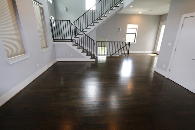 Photo - 2103 Hadley St