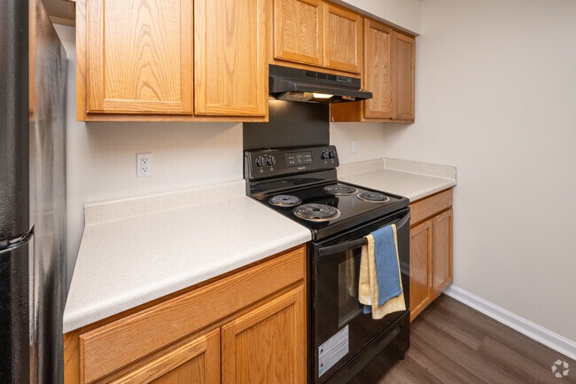 2BR, 1BA - 792SF - Kitchen