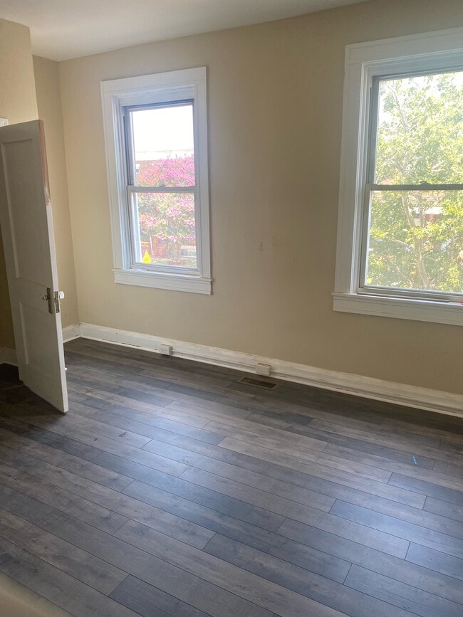 Photo - 3117 Chesterfield Ave