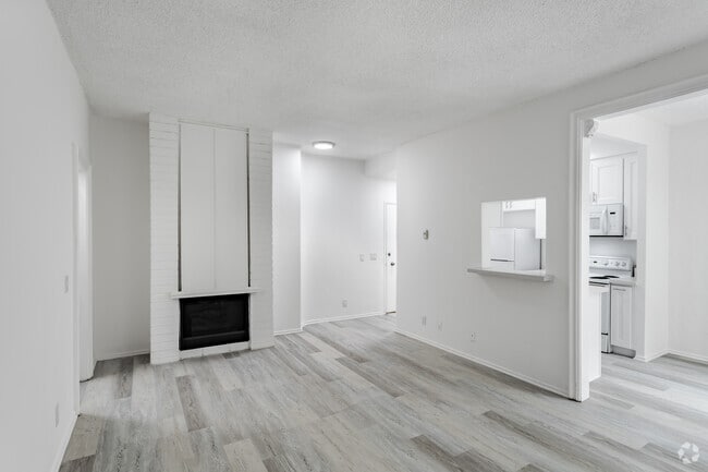 1BR, 1BA - 650 SF - 10905 Ohio Ave