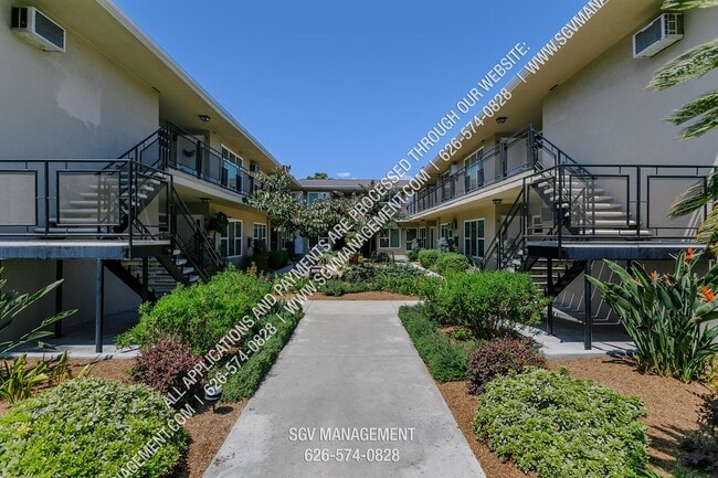 Photo - 1001-1005 W Huntington Dr