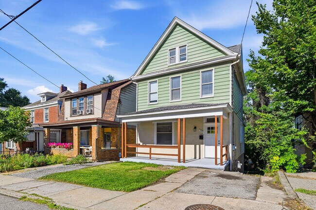 Photo - 1642 Methyl St