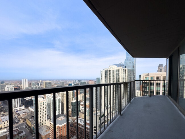 Photo - 10 E Ontario St Unidad 4206