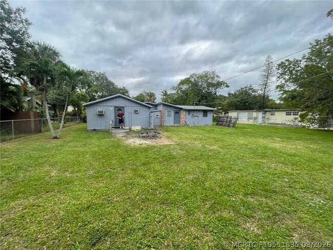 2318 SW 17th Ave Unit B