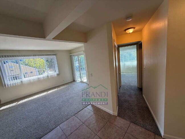 1208 Sir Francis Drake Blvd Unit 14