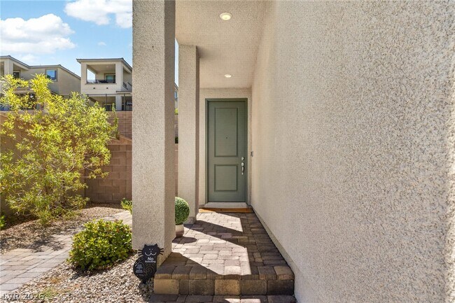 Photo - 1583 Pacific Baza St