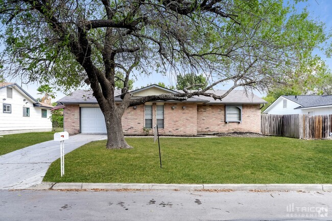 Building Photo - 206 Royal Dr Rental