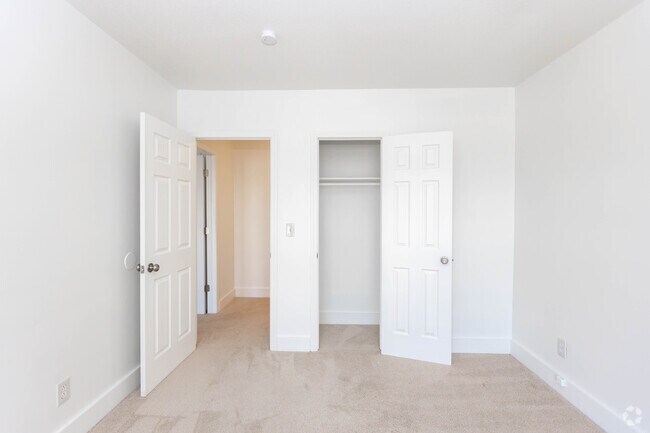2BR, 1BA | 990 - 1,075SF - Greens on North Forest Apartments
