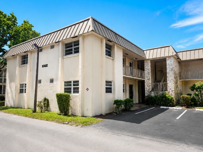 Building Photo - 10821 N Military Trl Unit 4