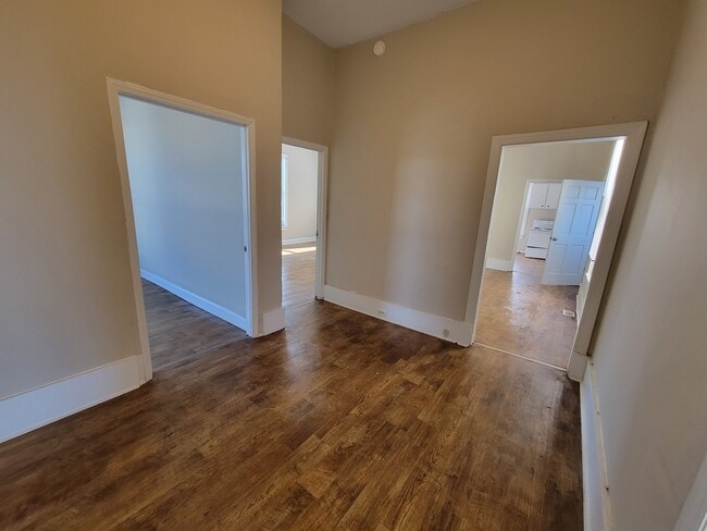 Photo - 209 E Caswell St