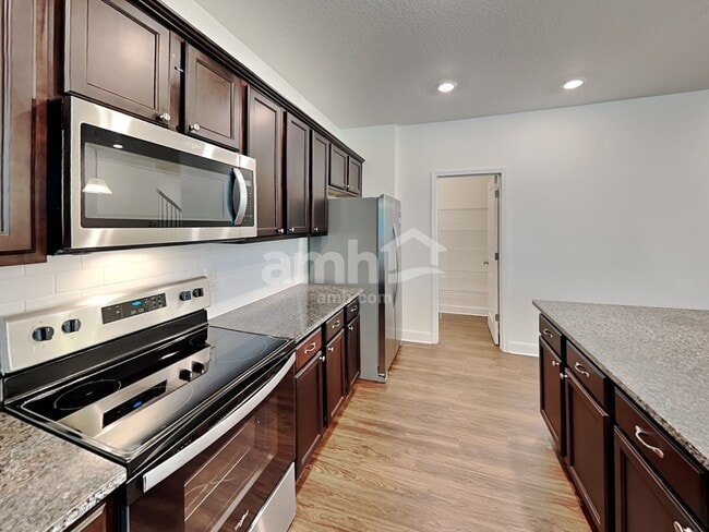 Photo - 105 Moultrie Crossing Ln